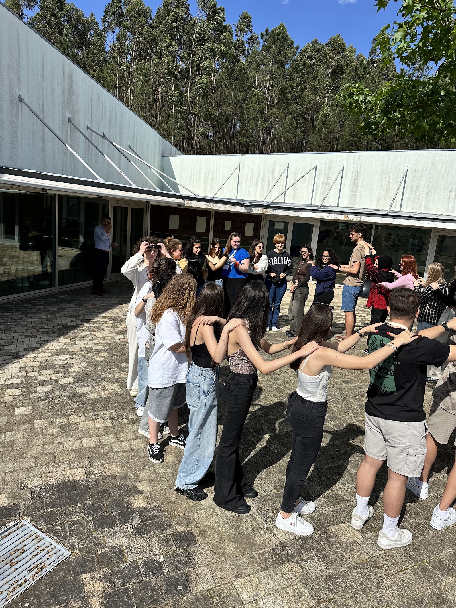 Um momento — Atividade 4 — Voluntariado de equipa